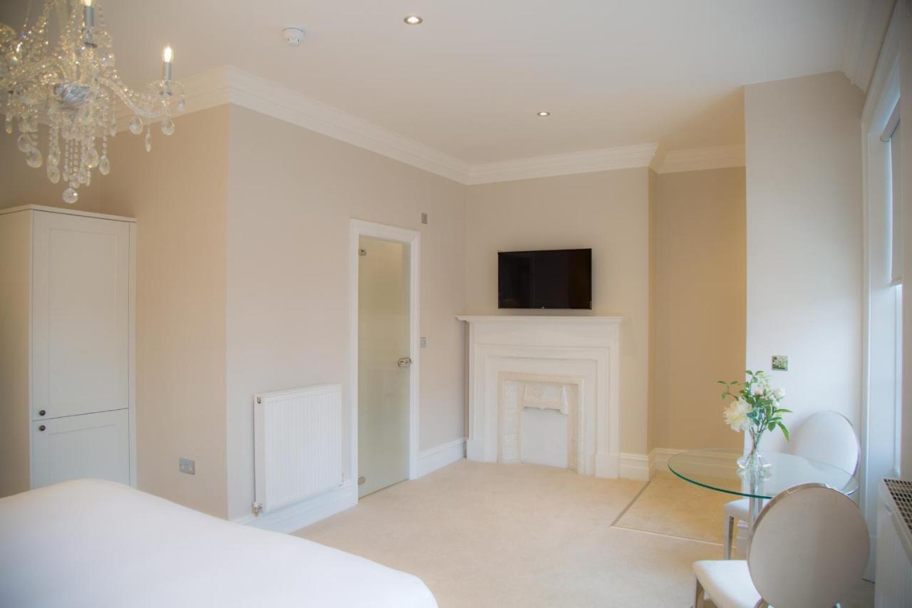 Winckley Stays Preston  Exterior foto A room with a flat screen television